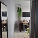 Apartamento Com Varanda Ampla, Garagem Rotativa, A Poucos Metro Da Praia
