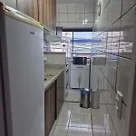 Apartamento Com Varanda Ampla, Garagem Rotativa, A Poucos Metro Da Praia