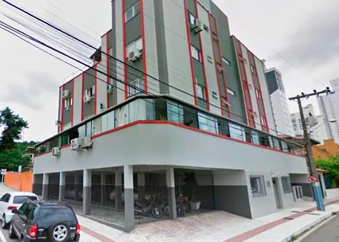Apartamento Com Varanda Ampla, Garagem Rotativa, A Poucos Metro Da Praia