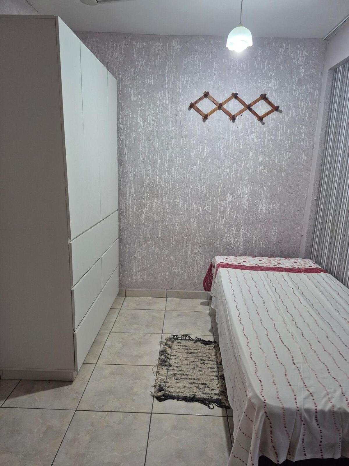 Apartamento Com Varanda Ampla, Garagem Rotativa, A Poucos Metro Da